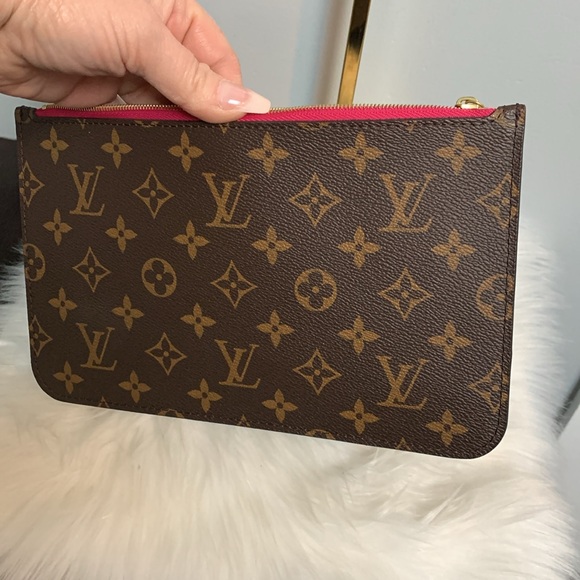 New authentic Louis Vuitton Neverfull pouch with pink interior - Picture 7 of 17